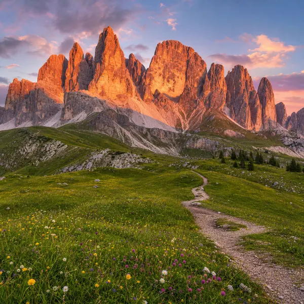Dolomiten im Licht des Sonnenaufgangs